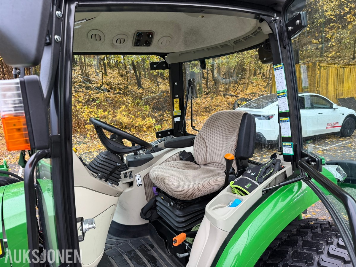 2021 John Deere 4066 Traktor