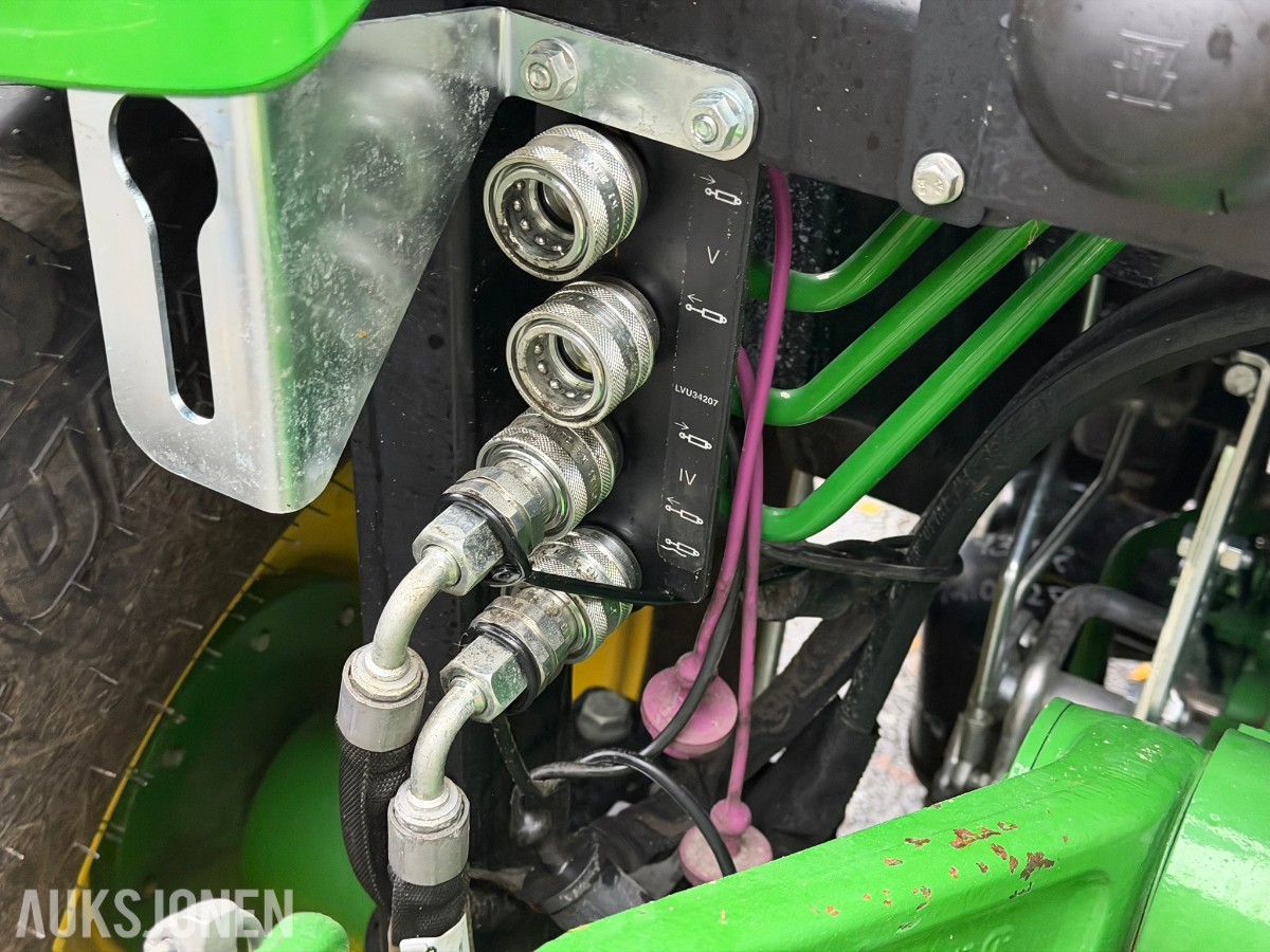 2021 John Deere 4066 Traktor