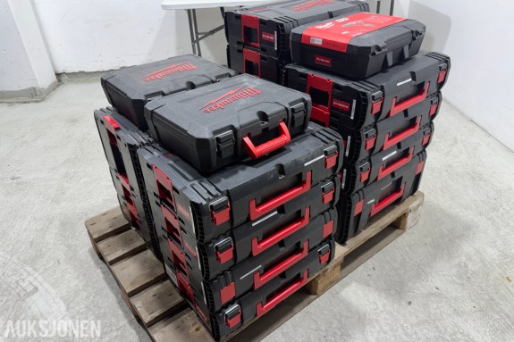 Parti Milwaukee transportkofferter og HD Boxes, uten innhold