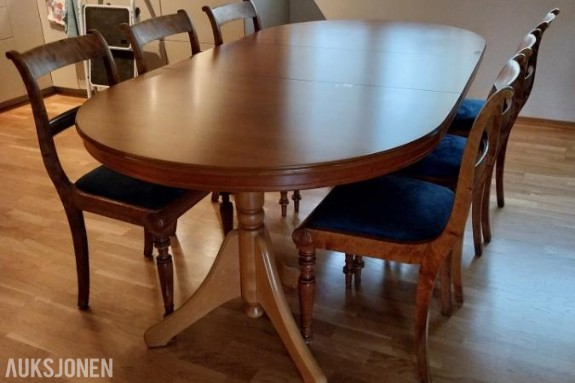 Elegant og flott spisebord med 6 stoler i biedermeierstil