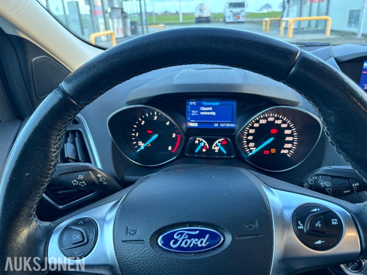 2015 FORD KUGA 2.0 TDCI 150HK AWD AUTOMAT SKINN HENGERFESTE