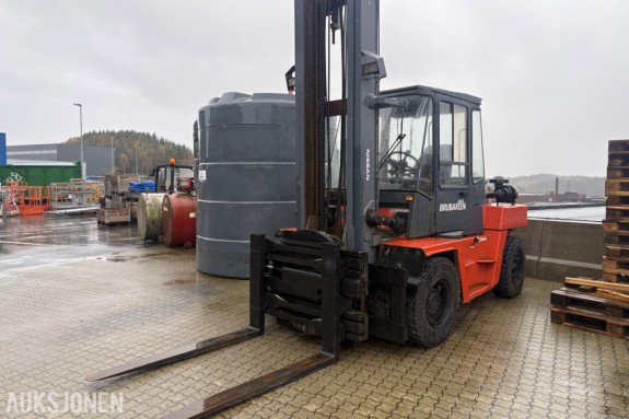 2005 Nissan VE05H70U gaffel truck med oppgitt løftekapasitet på 7 000 kg.