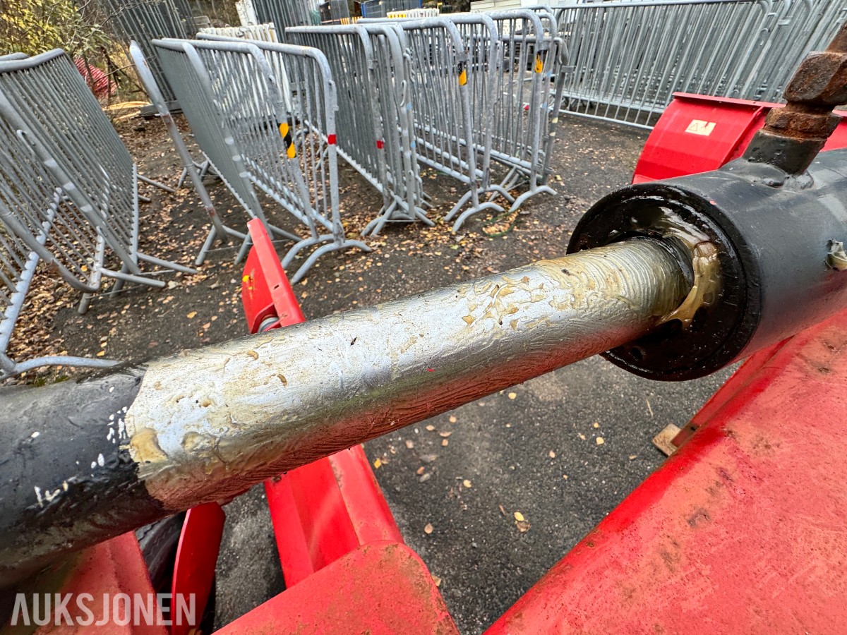 Duun HTS 244 brøyteskjær - Svingbart - Største arbeidsbredde 2440 cm