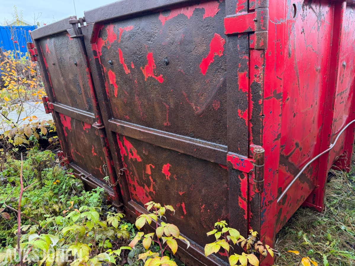 Krokcontainer i stål. *Rep objekt* 5,8 m.