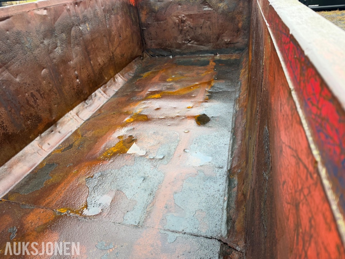 Krokcontainer i stål. *Rep objekt* 5,8 m.