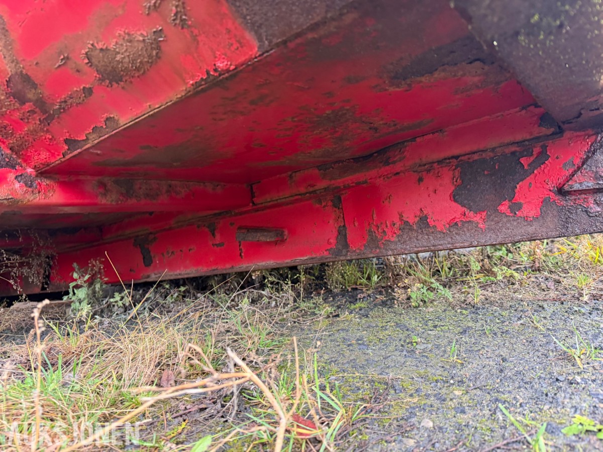 Krokcontainer i stål. *Rep objekt* 5,8 m.