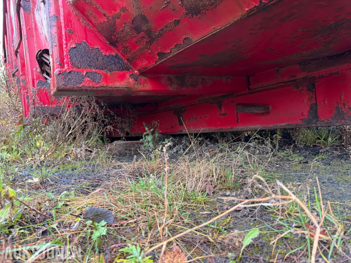 Krokcontainer i stål. *Rep objekt* 5,8 m.