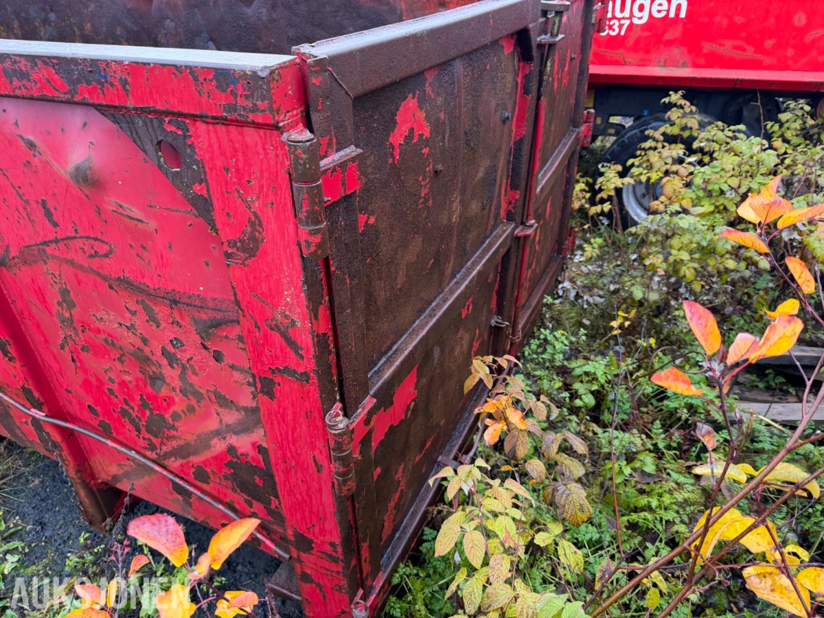 Krokcontainer i stål. *Rep objekt* 5,8 m.