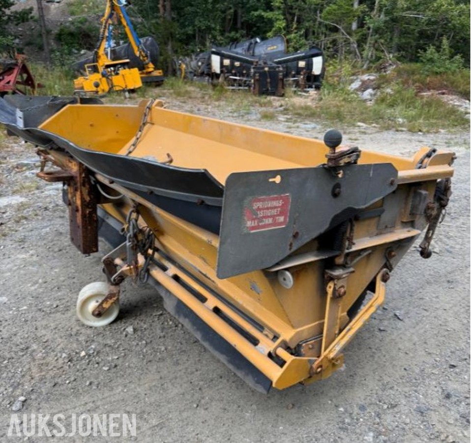 2004 Falkjøping LB1000LU Strøkasse - VBG Feste - MVA FRI