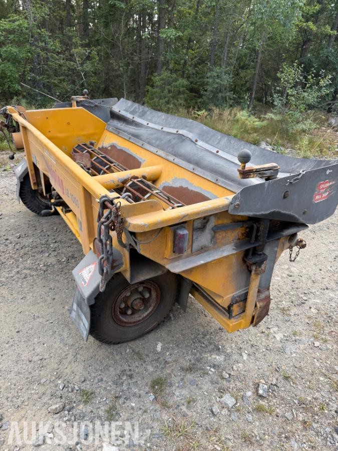 2004 Falkjøping LB1000LU Strøkasse - VBG Feste - MVA FRI