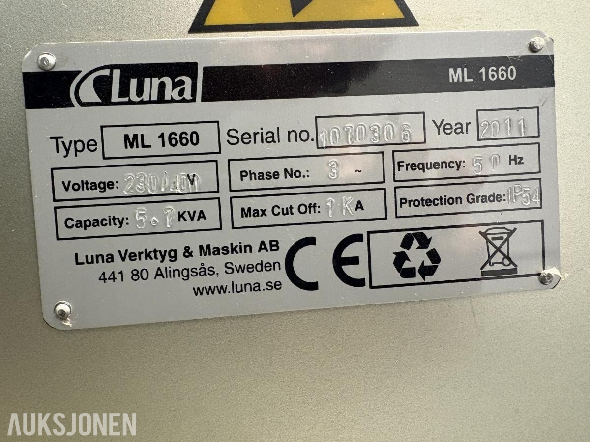 2011 Luna ML 1660 dreiebenk med digitalavlesning og ekstra deler