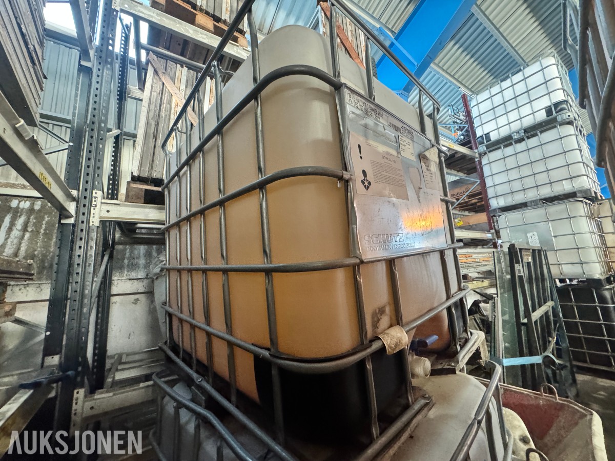 4 stk IBC-tanker med frostvæske - 4000L