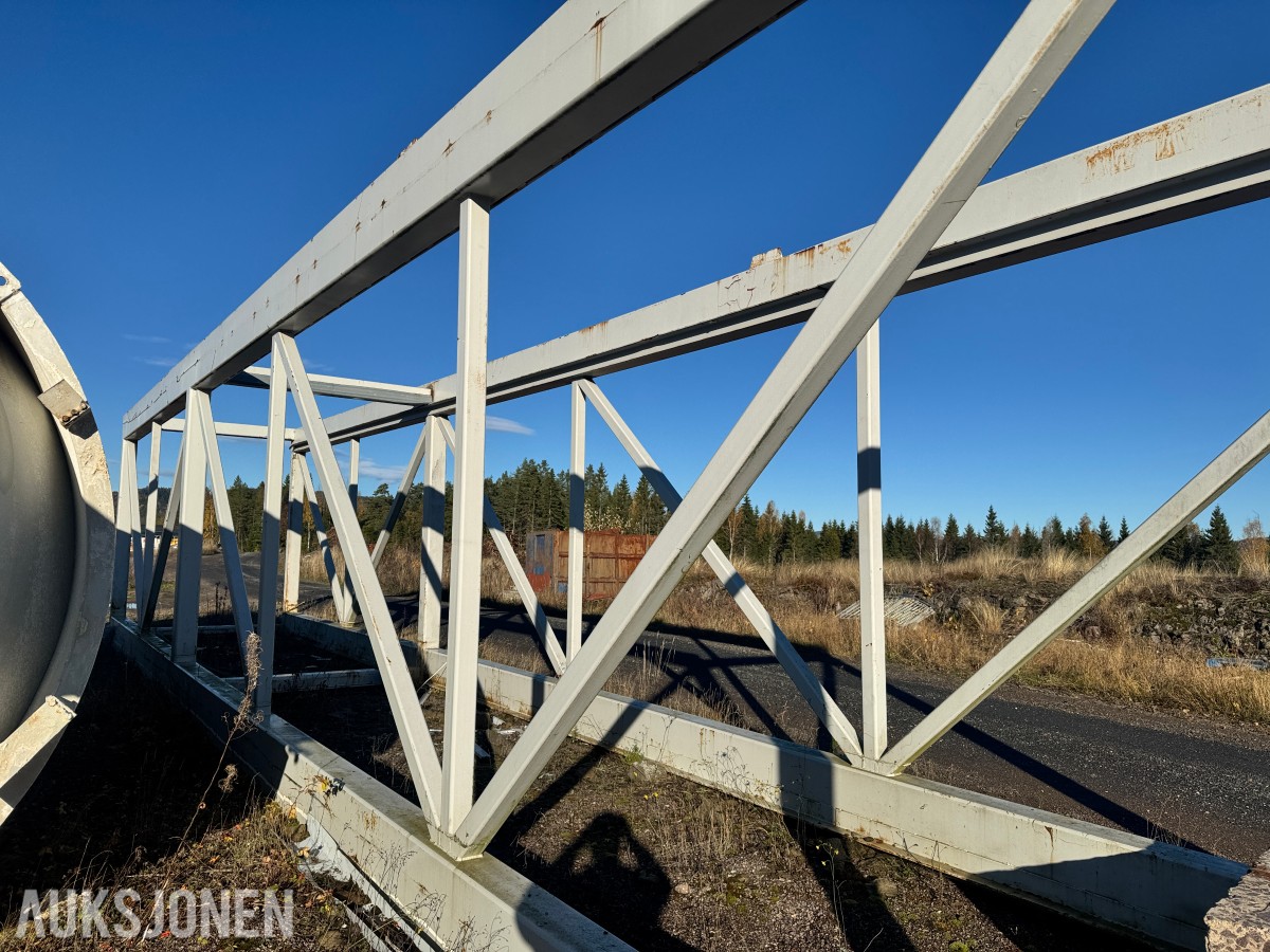 Gangbru i stålkonstruksjon 16m