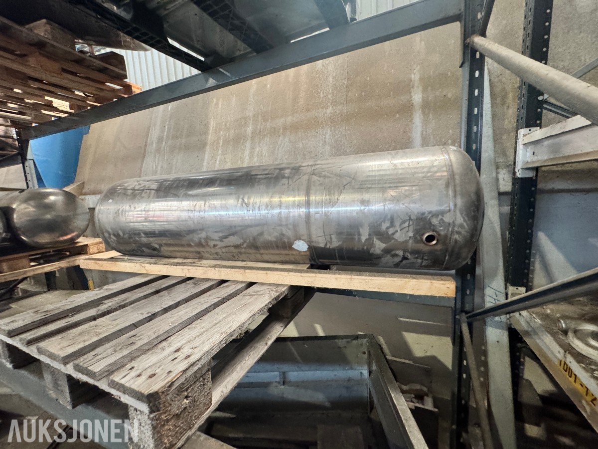 Lang rustfri syrefast tank