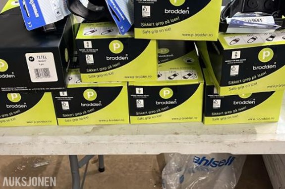 Parti med P-brodden isbrodder – norskproduserte –  flere modeller
