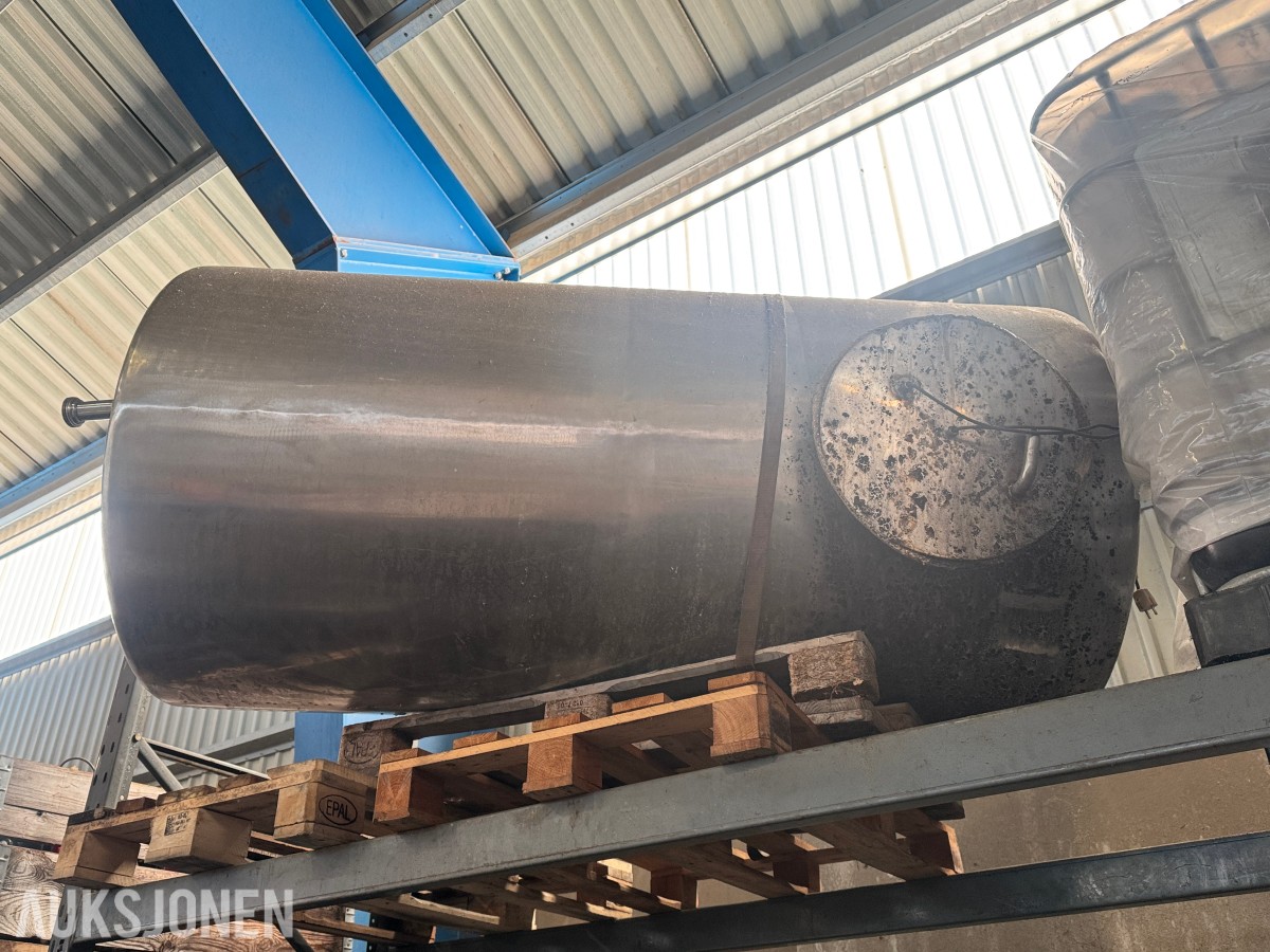 Stor rustfri syrefast tank 