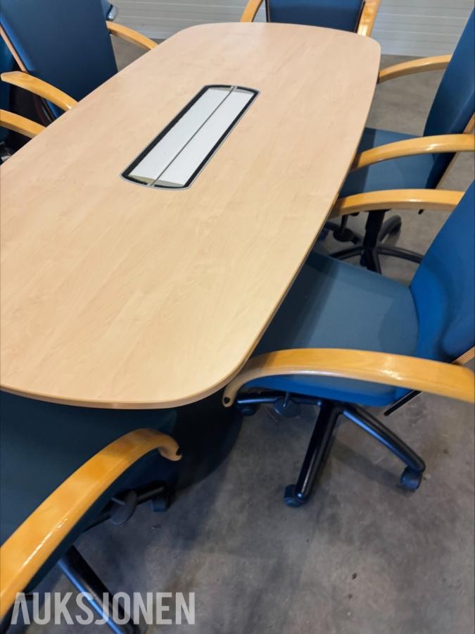 Møtebord med  6 kontorstoler