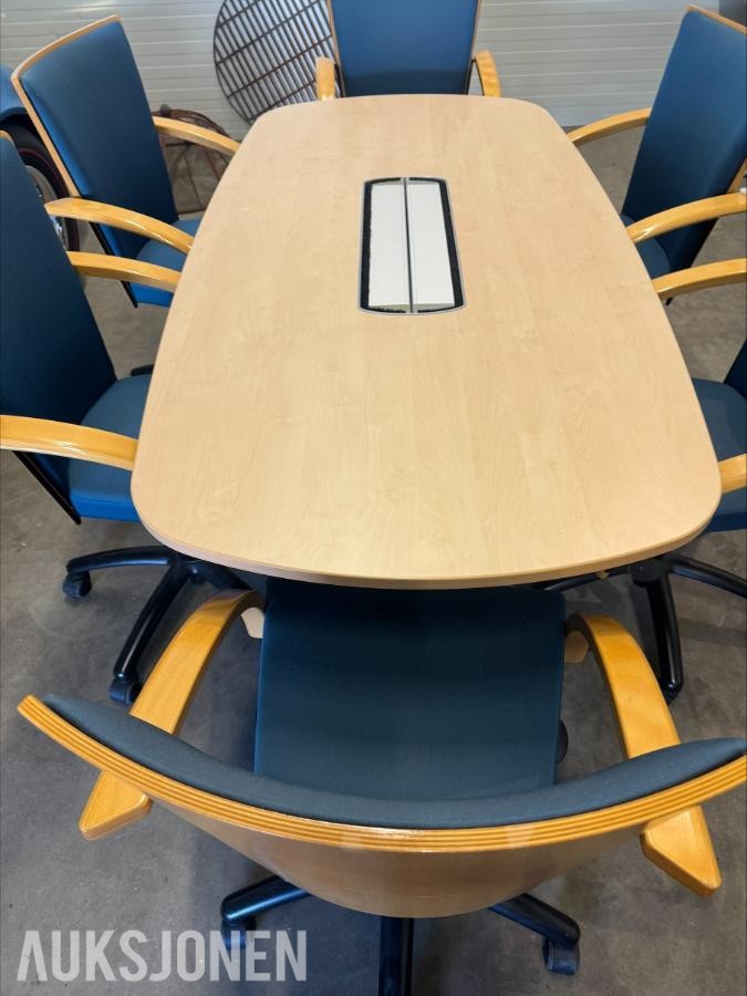 Møtebord med  6 kontorstoler