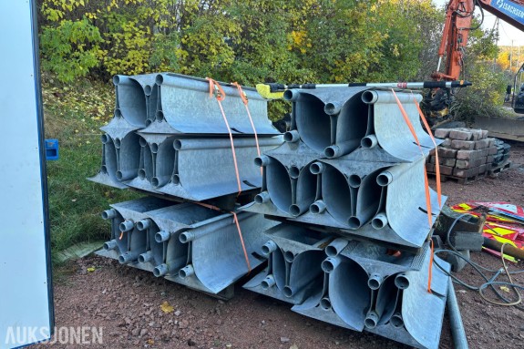 81 stk Miniguard standardelementer 1,5 m og 6 stk nedsenker i galvanisert stål