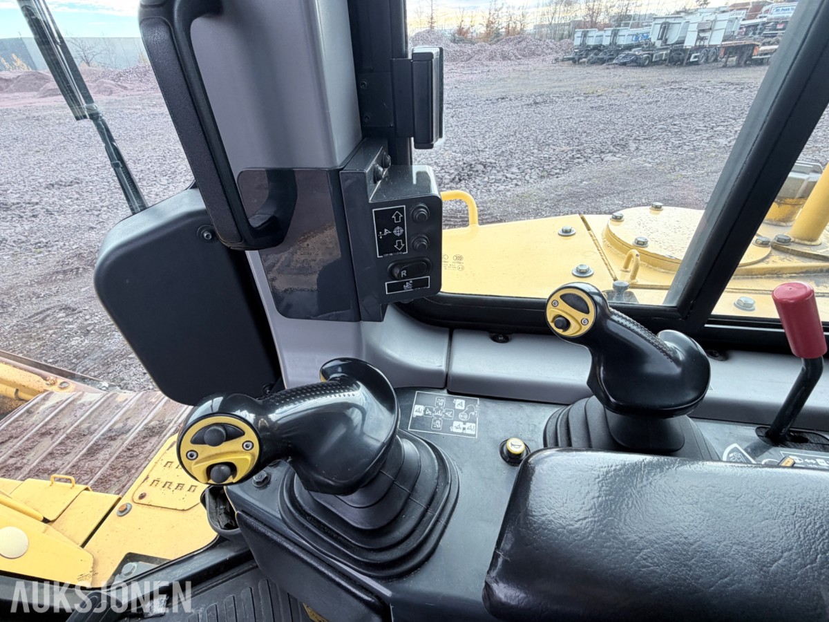 2017 Komatsu D155AXi-8 Bulldoser med 4916 timer 