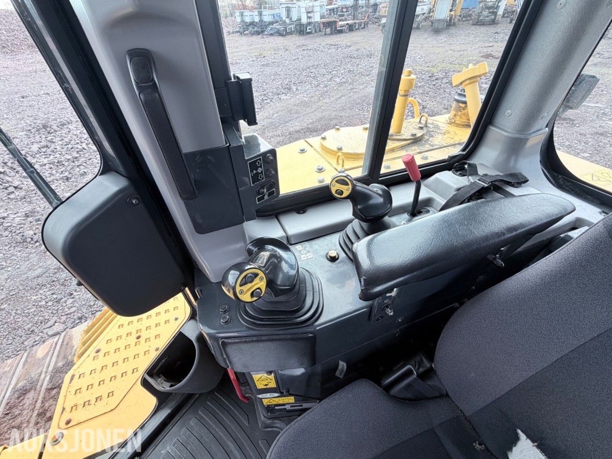 2017 Komatsu D155AXi-8 Bulldoser med 4916 timer 