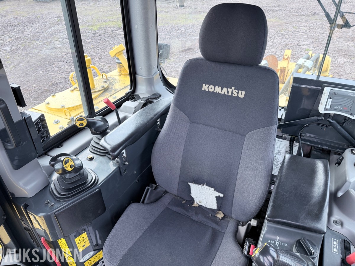 2017 Komatsu D155AXi-8 Bulldoser med 4916 timer 