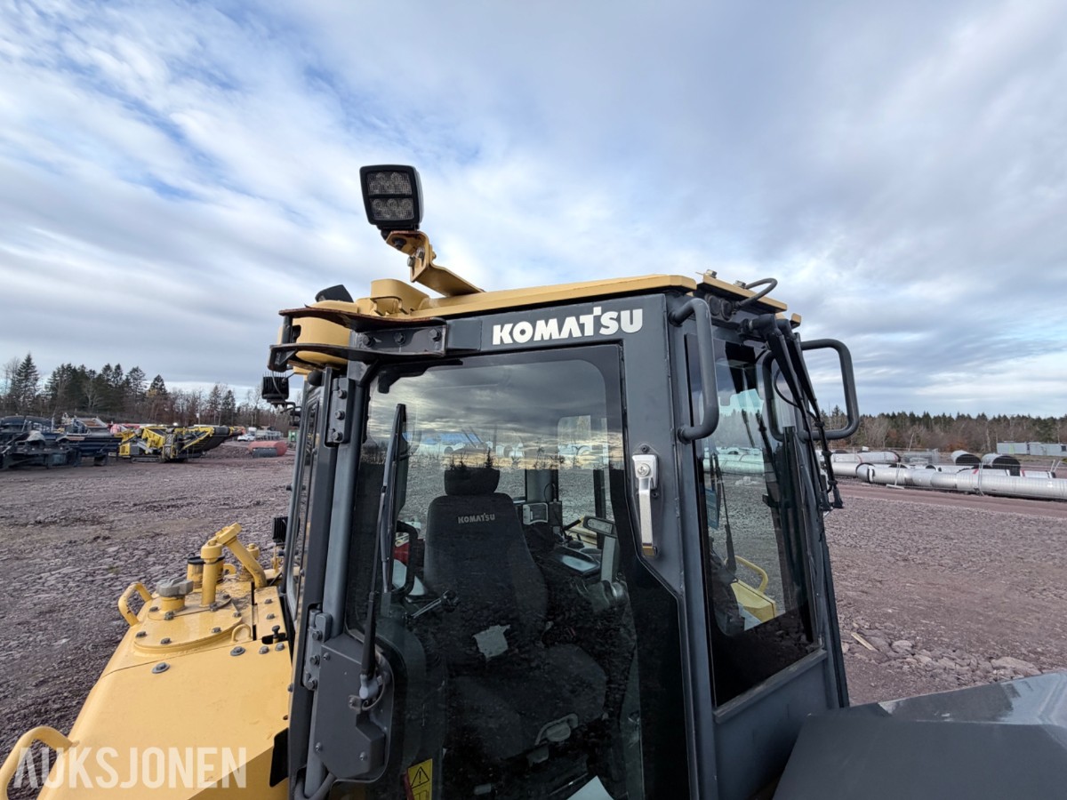 2017 Komatsu D155AXi-8 Bulldoser med 4916 timer 