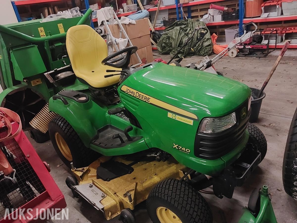 2011 John Deere X740 plenklippertraktor med oppsamler