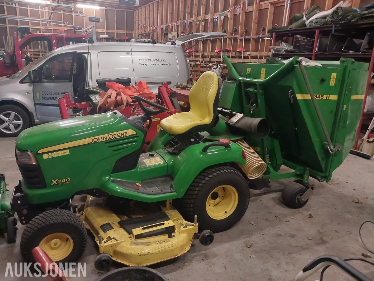 2011 John Deere X740 plenklippertraktor med oppsamler