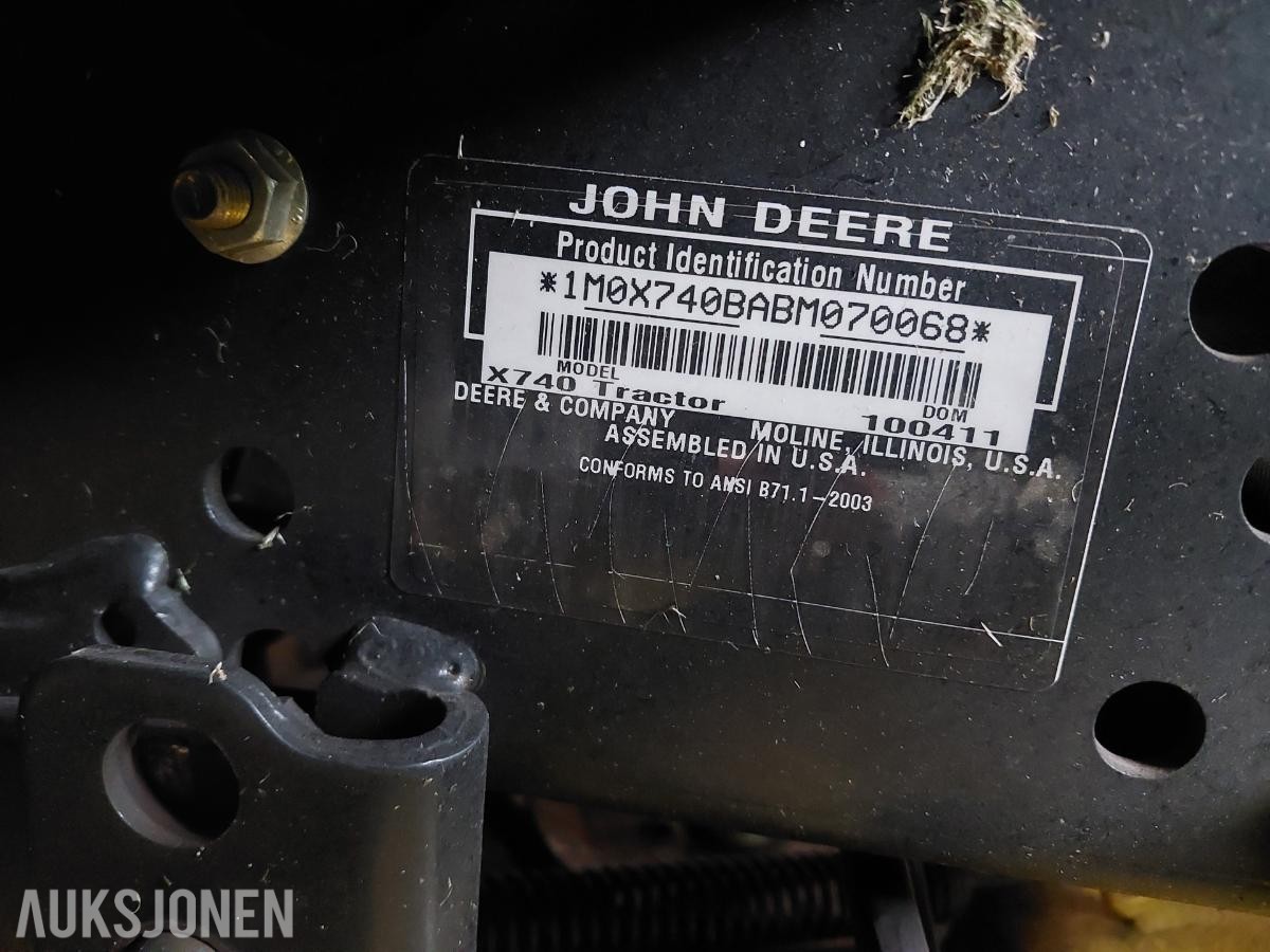 2011 John Deere X740 plenklippertraktor med oppsamler