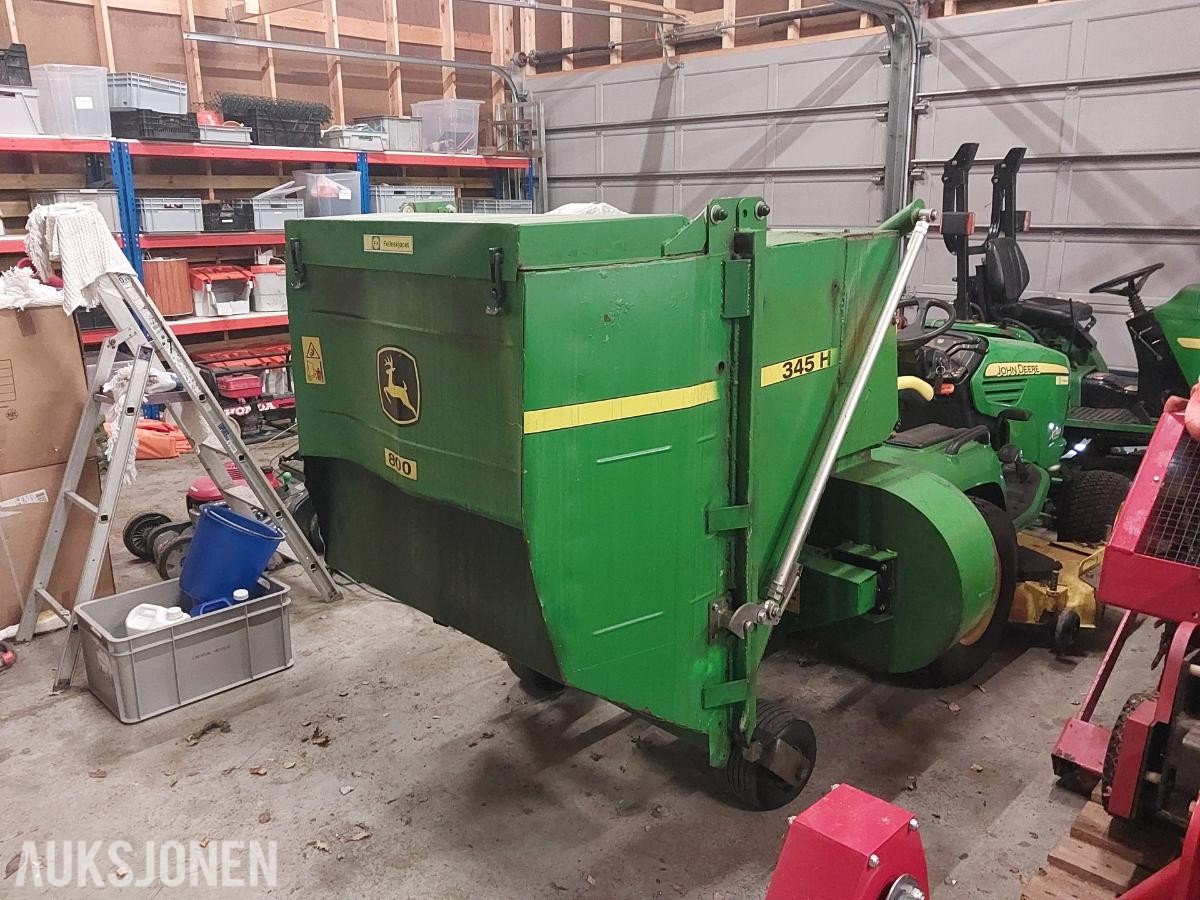 2011 John Deere X740 plenklippertraktor med oppsamler