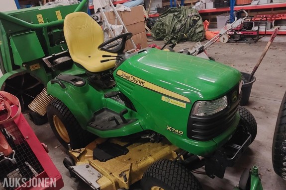 2011 John Deere X740 plenklippertraktor med oppsamler