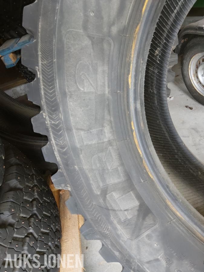 1900 Nokian dekk TRI2