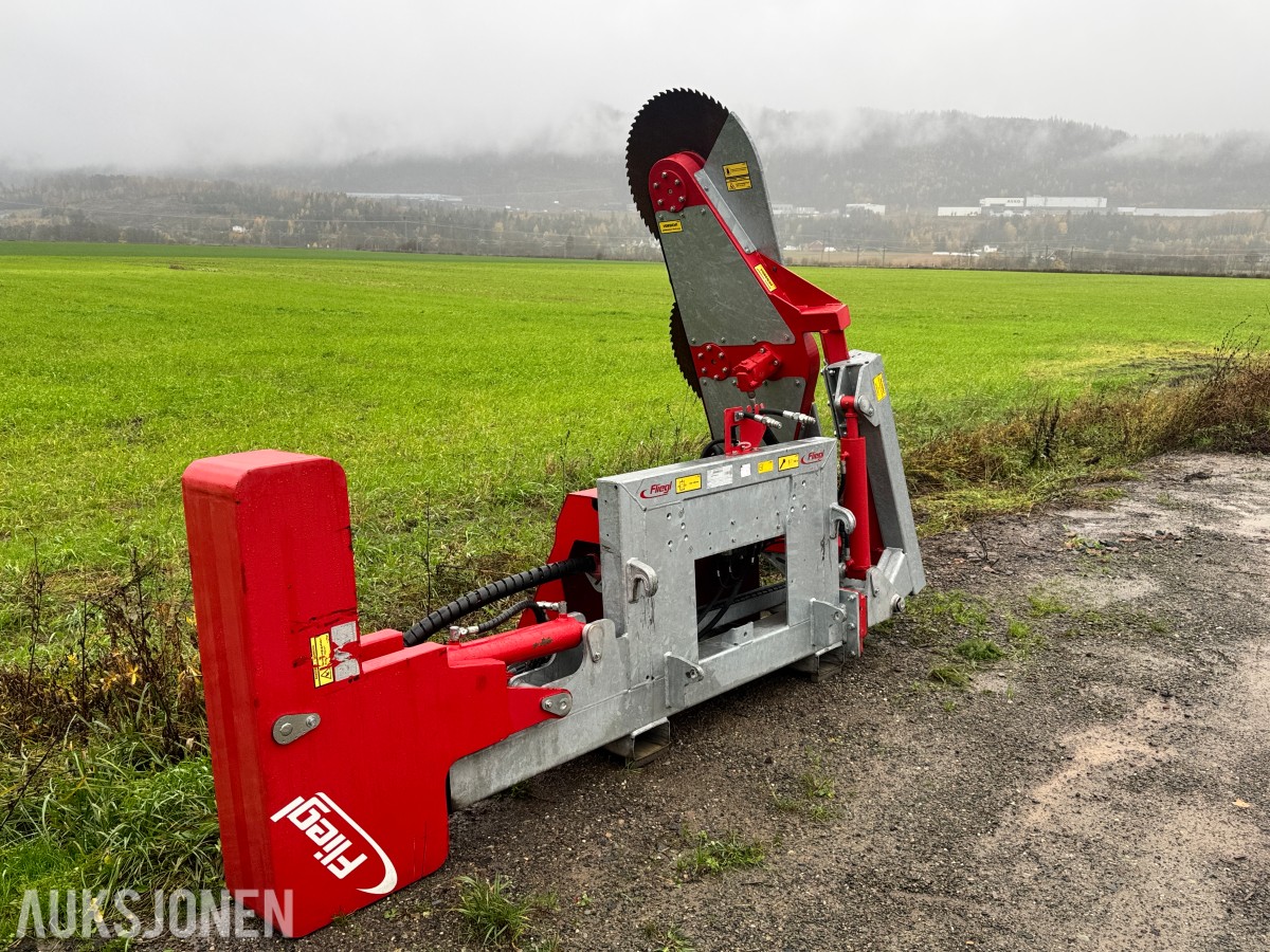 2018 Fliegl WoodKing Slim astsag med tre sagblad, flatt sagehode høyre