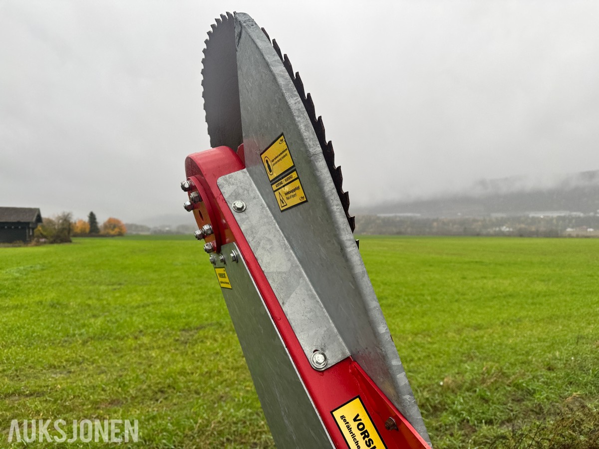 2018 Fliegl WoodKing Slim astsag med tre sagblad, flatt sagehode høyre