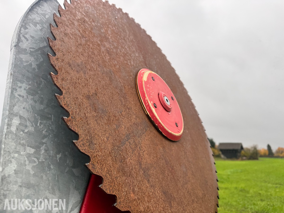 2018 Fliegl WoodKing Slim astsag med tre sagblad, flatt sagehode høyre
