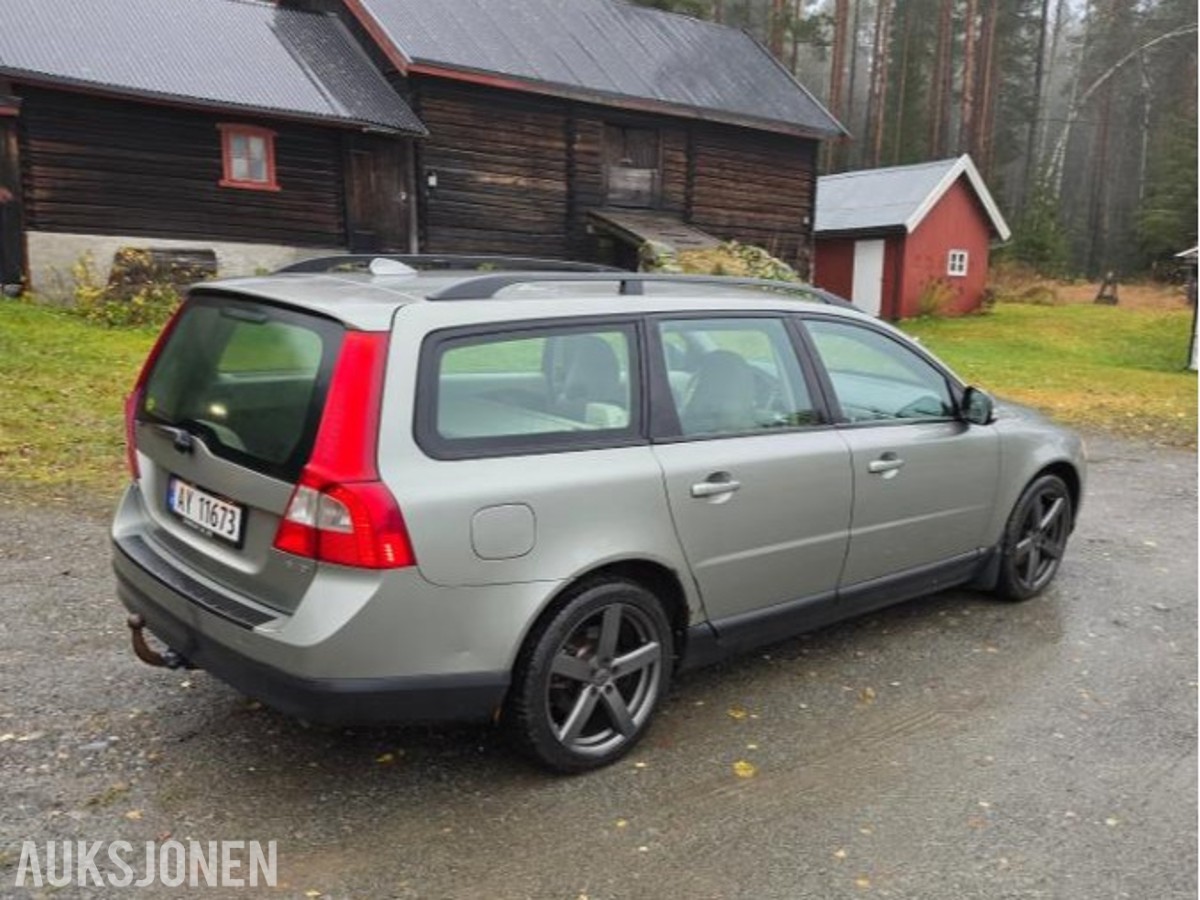 2008 VOLVO V70 2.4D 163HK MYE NYTT EU-OK 04.28 HENGERFESTE