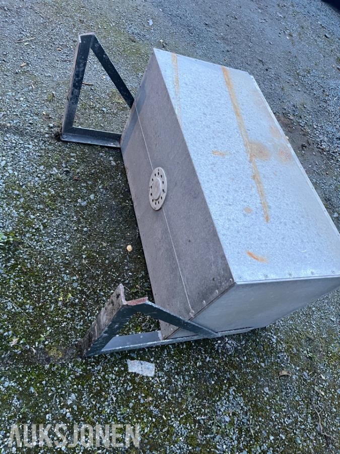 Verktøy/ oppbevaringskasse.