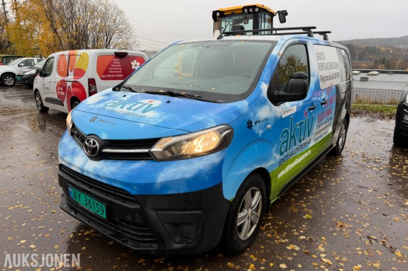 2017 Toyota Proace - 259735 KM - EU-Godkjent - 1.6 diesel 85 kW (116 hk) - Manuell - Hengerfeste - Varebilinnredning - Takstativ - Vinterhjul og sommerhjul