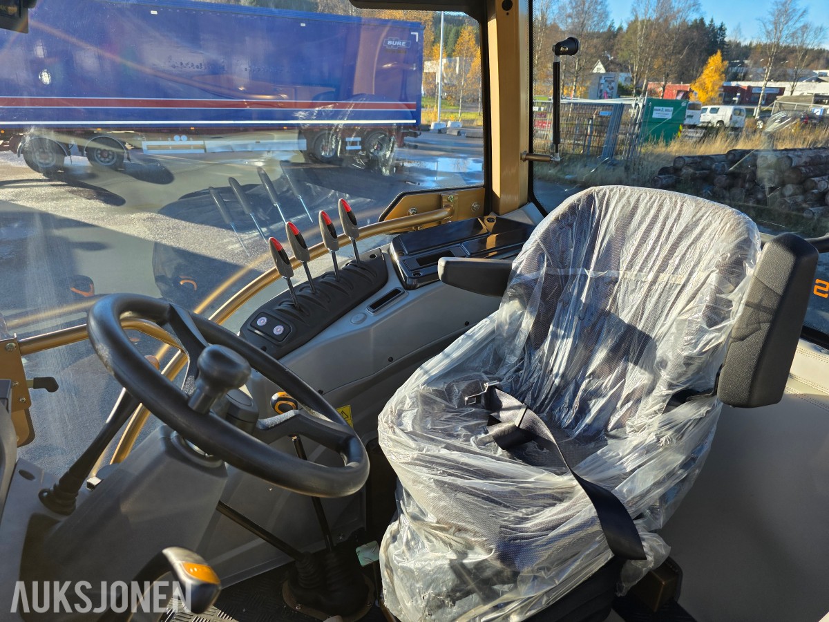 2025 Swedtrac 800 traktor Demo/utstillings modell
