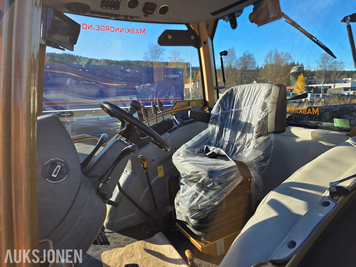 2025 Swedtrac 800 traktor Demo/utstillings modell