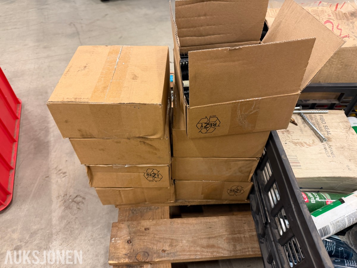 Diverse byggnings utstyr 220 v varmematte spiker mm