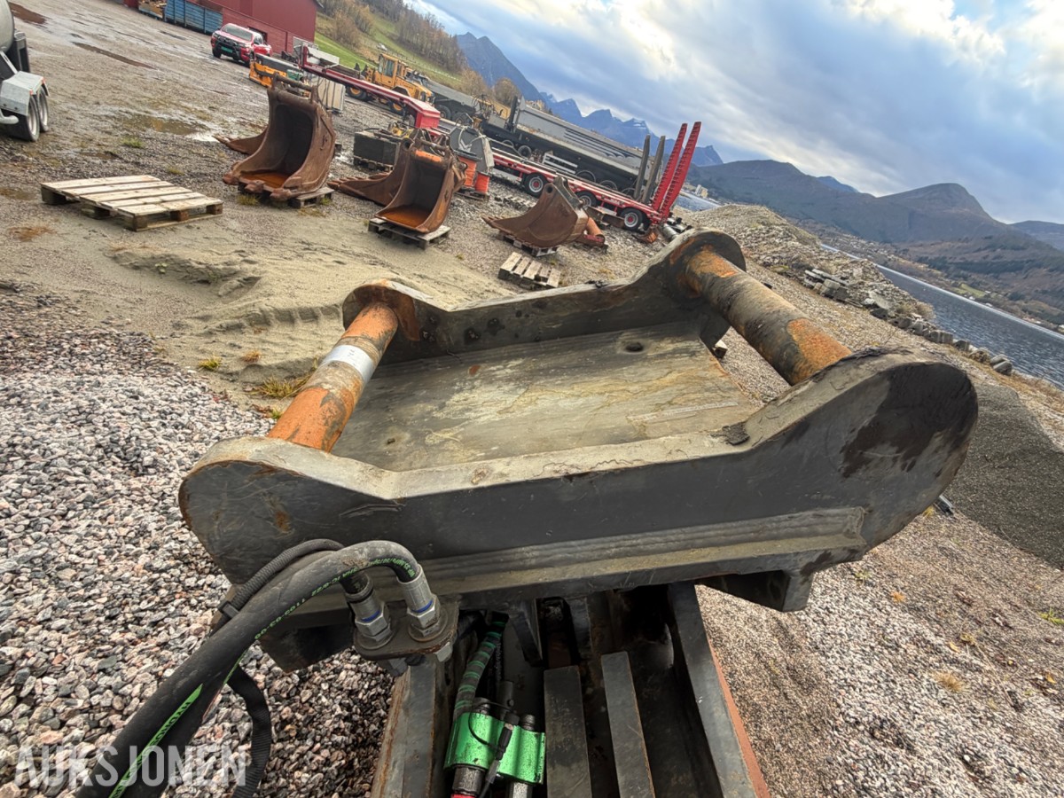 Gjerstad hydraulisk planlerigsskuff - S70 Feste