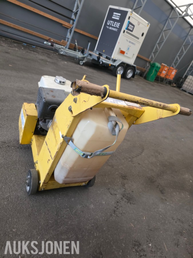 2001 Svedala Dynapac BX350 asfalt/betongsag