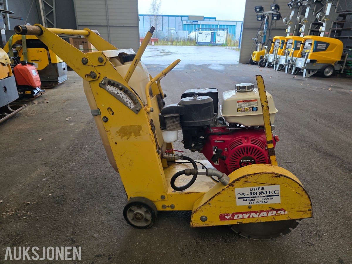 2001 Svedala Dynapac BX350 asfalt/betongsag