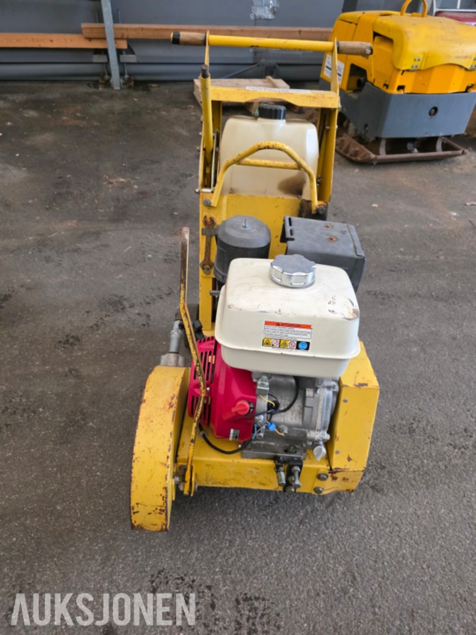 2001 Svedala Dynapac BX350 asfalt/betongsag