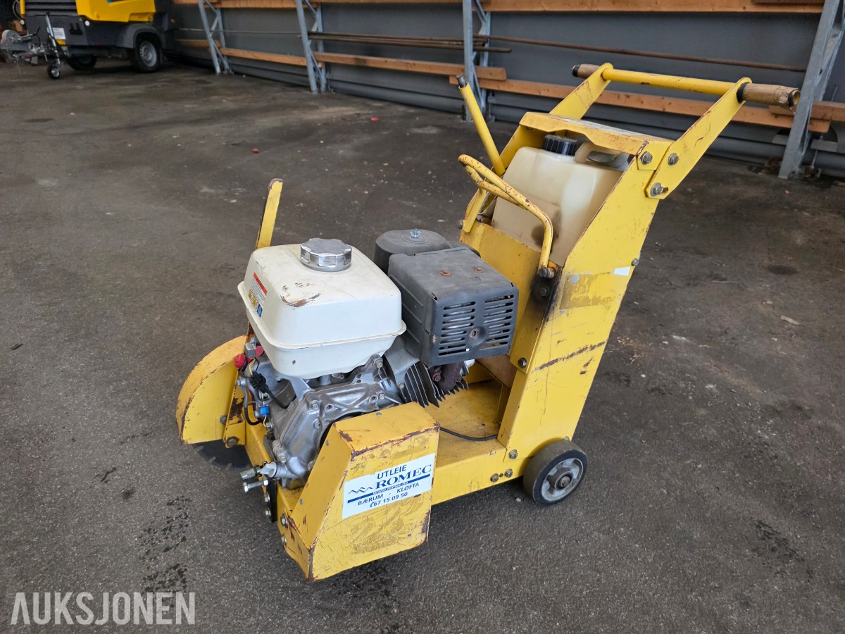 2001 Svedala Dynapac BX350 asfalt/betongsag