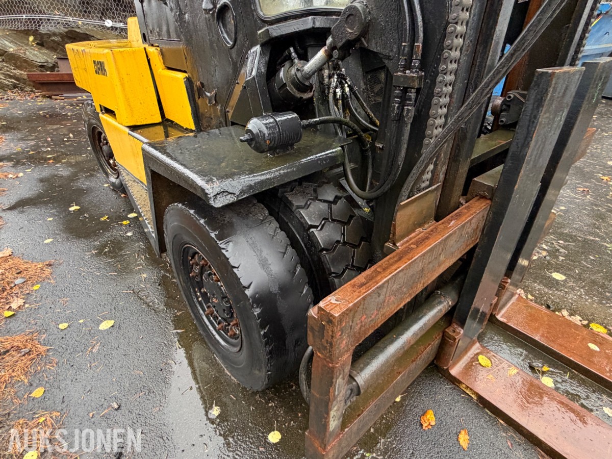 1982 Clark C500-Y35D Gaffeltruck, hydr gaffelspredning, tilt