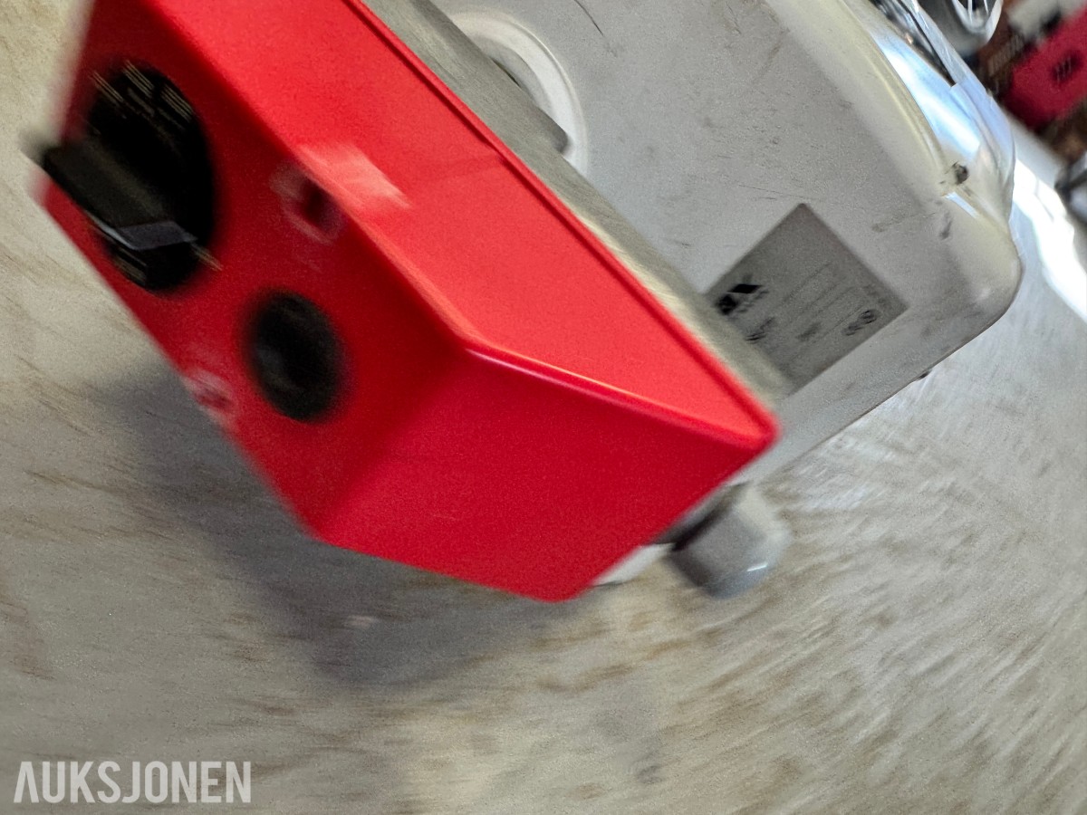 Høiax vannvarmer med 2x4,5 kW kolber 230/400 Volt. 