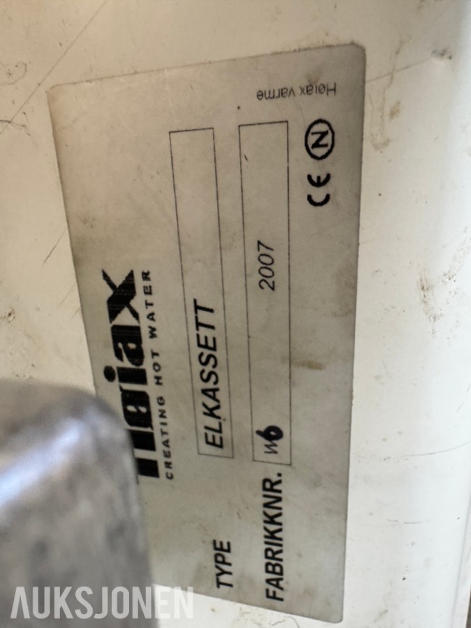 Høiax vannvarmer med 2x4,5 kW kolber 230/400 Volt. 